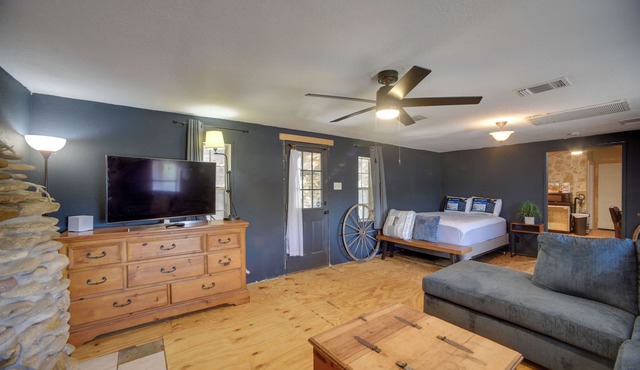 3 Mi to San Felipe Springs Park: Studio w/Yard