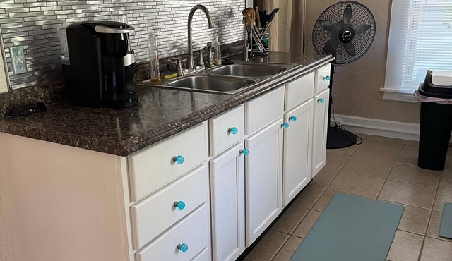 3 miles 2 MSU, 2 to downtown, 1 to Sparrow hospital,3 blks to hwy, 2 bdrm, pets.