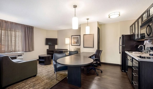 3 Modern And Pet-Friendly Units With Kitchens, Near Robinwood Park