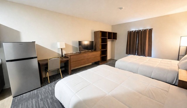 3 Modern Family Rooms w/Kitchenette + Free Parking Near Lake Charles