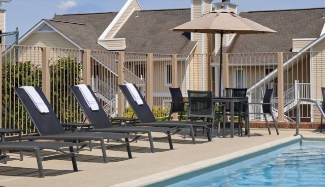 3 Modern Units Near Birmingham Zoo! Seasonal Pool, FREE Parking, Pets Allowed!