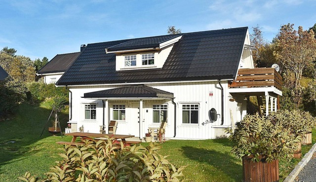 3 person holiday home in Oksvoll