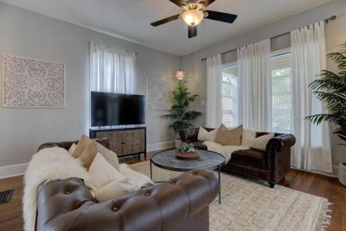 3 Properties in 1! Best Historic Retreat Home in Midtown