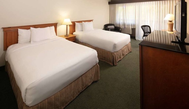 3 Relaxing Units with Complimentary Breakfast! Pets are Welcome!