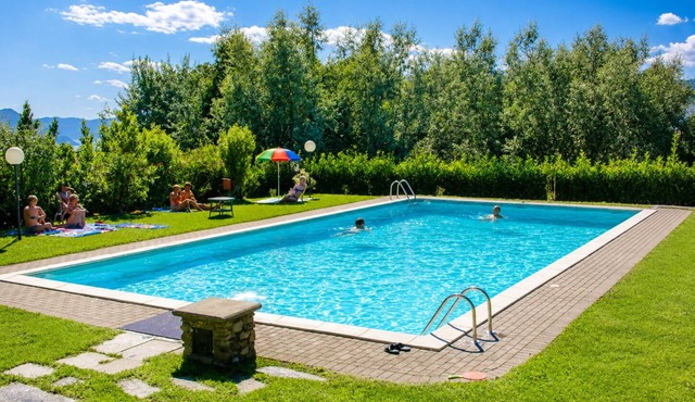3-room apartment with dream lake view in a residence with pool and sunbathing lawn