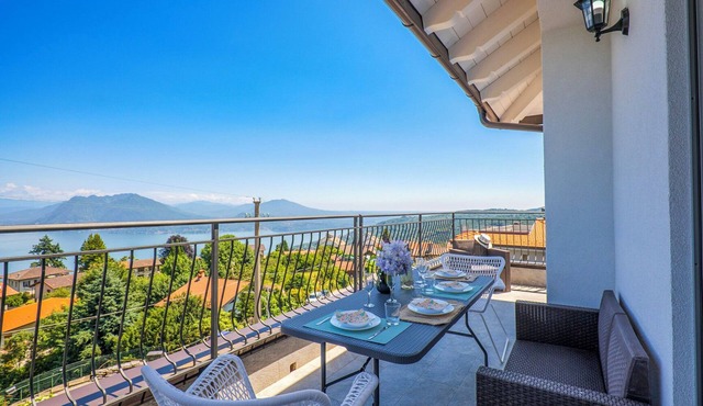 3-room corner apartment with 2 balconies and fantastic lake view