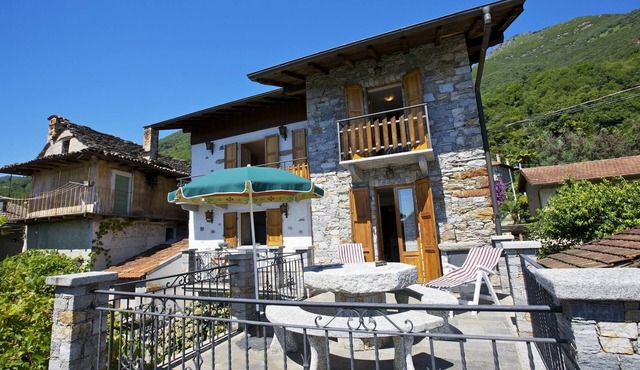 3-room rustico with spacious outdoor area in an absolutely quiet & sunny location