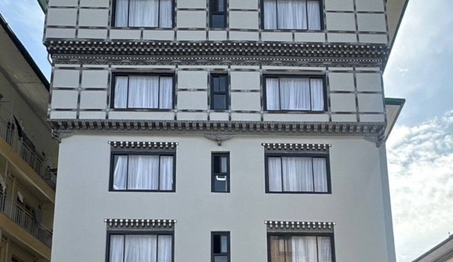 3 suite, 13 deluxe double rooms and 14 twin rooms with air condition in all room