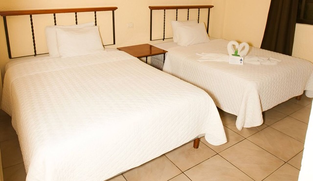 3 Unist | Charming Poolside Stay | Mexican Hacienda Style Near Mercado 28