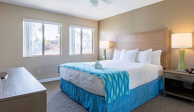 3 Units | Kitchen | Pool | Free Parking | Desert Gateway