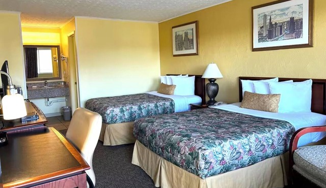 3 Units | Logan Retreat | Hocking Hills Trails | Explore Waterfalls & Caves