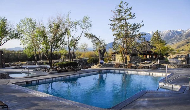 3 Units | Perfect Family Escape | Game Room, Hot Springs & Mountain Calm
