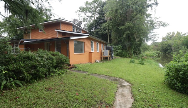 30+ Day Flexible and Temporary Housing. -King Sized Bed. -Home Office.