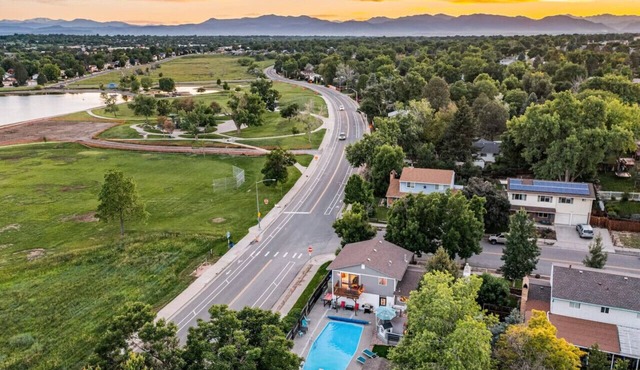 30+ Luxury Lakefront Home, Great Location for Family, Best Home Office Setup, Near Denver