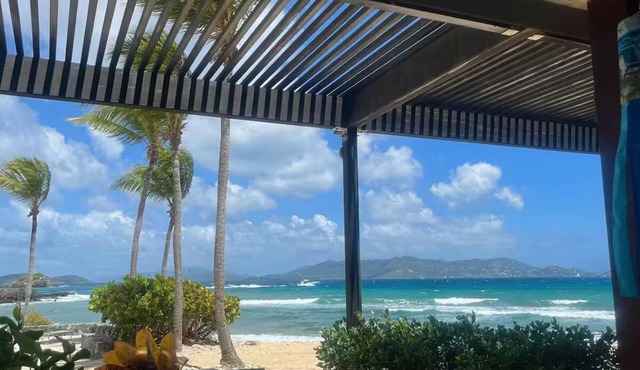 30 STEPS FROM THE SEA, BEACH LEVEL, QUIET END , AWESOME VIEWS OF ST JOHN