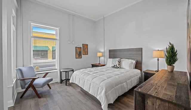 300 Laurel Lofts Unit 1
