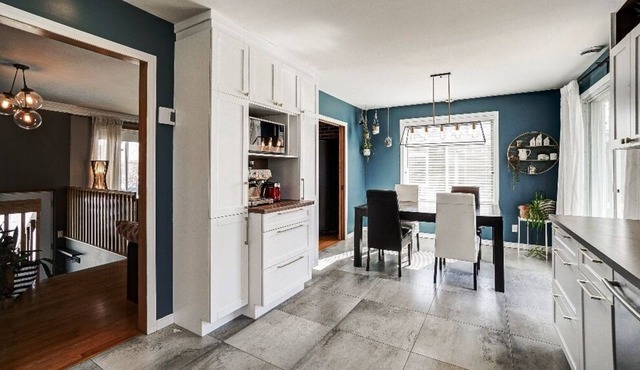 #300 Spacious, bright unit with pool, backyard and parking