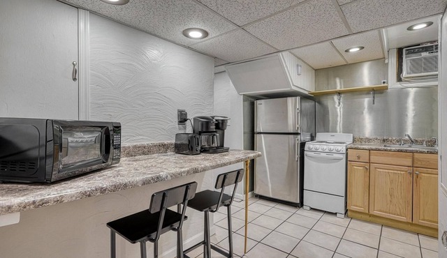 300 sq ft Hershey Studio (Full Separate Kitchen)