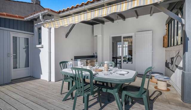 300m from the sea - garden and small pool