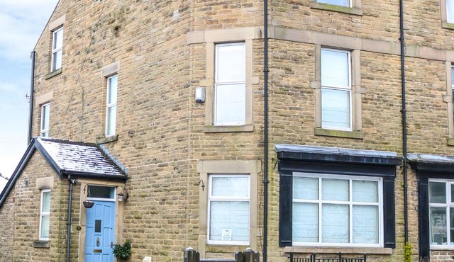 32A, Buxton