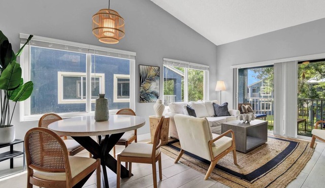 340C - Boca Retreat w/Pool, Parking, Near Evert Tennis & Shops