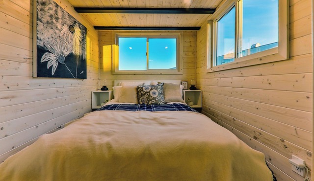 35 ‘ Tiny House RV pet friendly