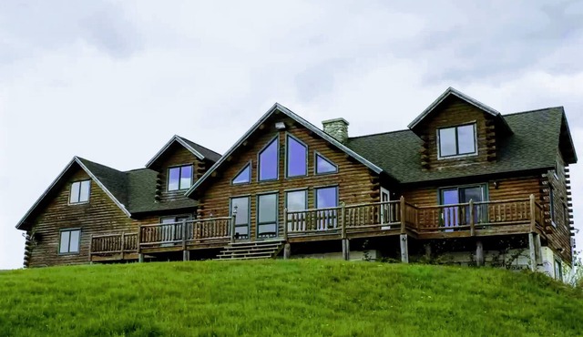 3500 sq ft Lodge with mountain views I Northern Maine