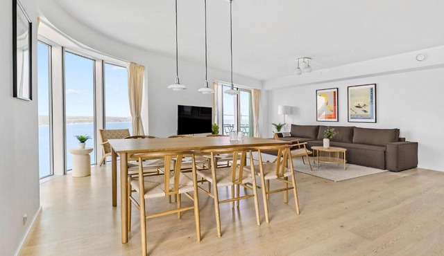 35th Floor Panorama Ocean View Apartment