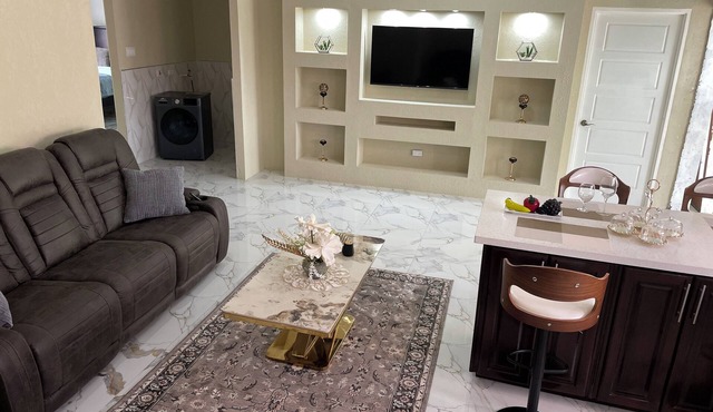 360 Rokview Suites