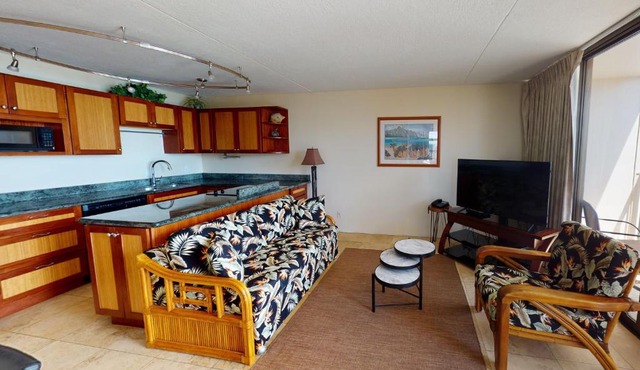36th Floor Deluxe Ocean View Condo with Free Parking & Wifi condo