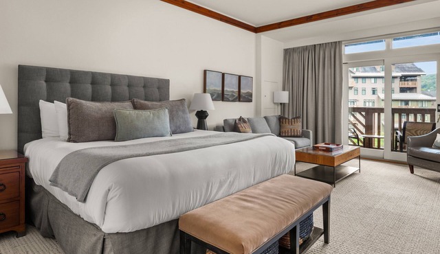 #378 | Remodeled Studio | Vermonter | 3rd Floor Mt Mansfield Views