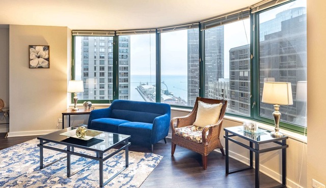 3B/2BA Captivating Corner Apartment w/ Pier Views, Pool & Gym