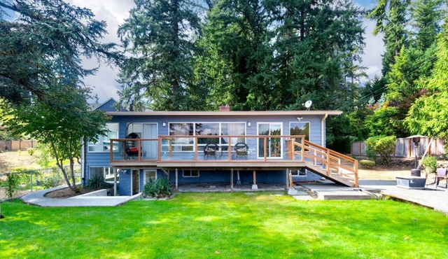 3b1b Lower unit with Waterfront Paradise