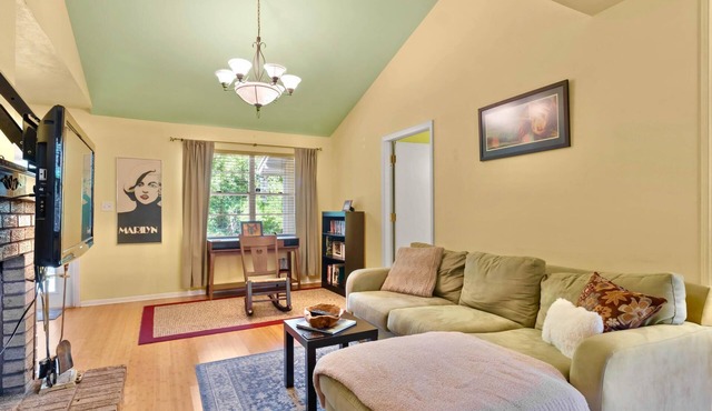 3Bd 2Bath home 5 miles to Stadium/Campus/Downtown!