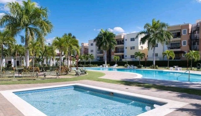 3Bdr (w/AC) 2 baths 3 Pools WiFi, Gym in Santiago