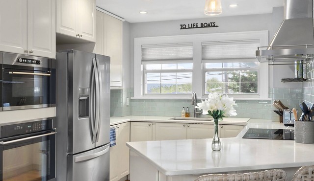 3bed, 2bath Hamptons Home, Close to Incredible Beaches and Restaurants!