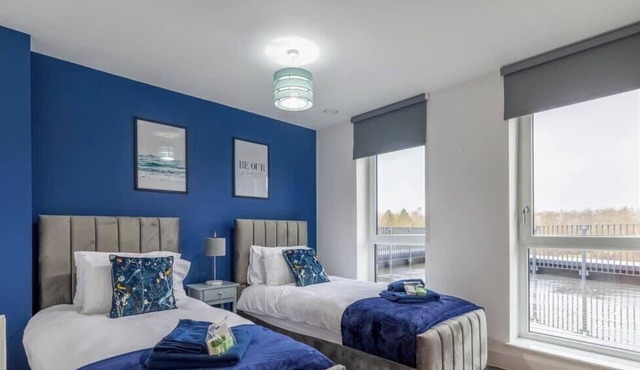 3BED | 2BATH | Penthouse | Canal View | 2x Parking
