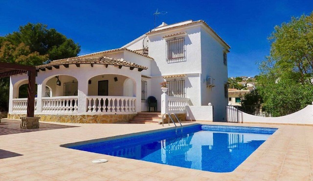 3Bed, 2Bath villa within walking distance to beach, bars, shops and restaurants