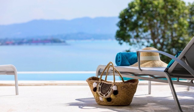 3Bed/4Bath Beachside Ocean View Villa with Swimming Beach and Park Access