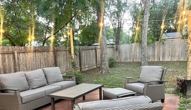 3br/2.5 ba East Austin Pied-a-Texas! Pet Friendly!