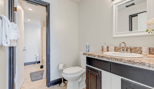 3BR/2.5BA Indialantic Duplex: Dog-Friendly Fenced Yard, Walk to Paradise Beach & Private Balcony