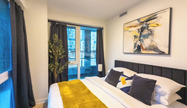 3Br/2B KING BED Herman Miller + Sit Stand WFH Downtown King West Stackt Market