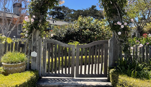 3BR-3BA Charming, Immaculate, Private Carmel Home
