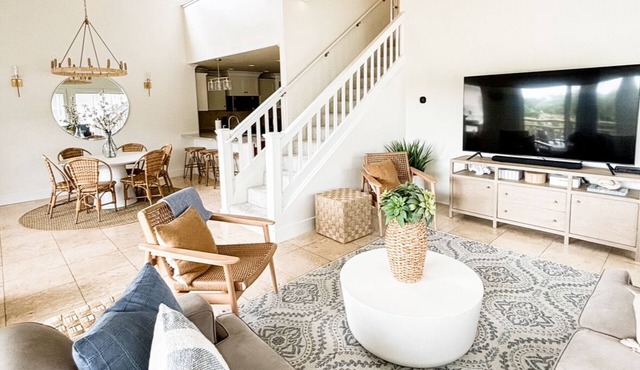 3BR/3BA Villa: Central A/C! Short Walk To Beach!