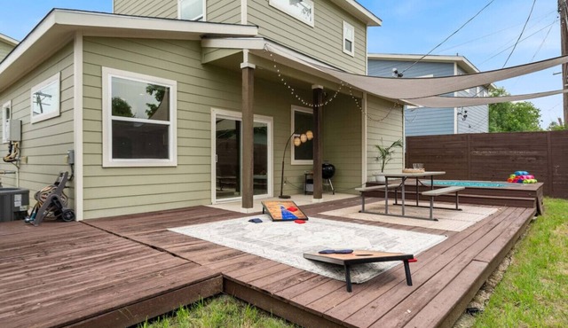3BR Austin Escape Private Cowboy Pool & Casita