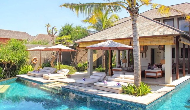 3BR Beach Front Villa In Pabean Beach! 9Min Drive To Bali Safari and Marine Park