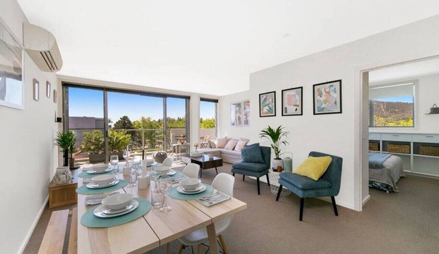 3BR Braddon Flat, 8 mins walk to CBD