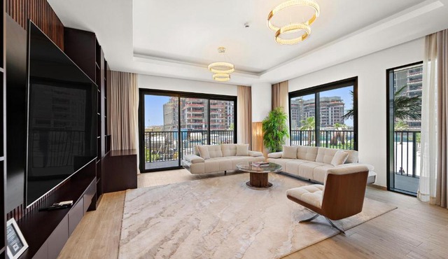 3BR Central Park, Prime Dubai Location