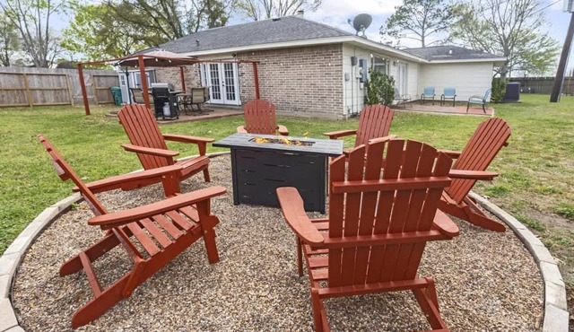 3BR Energy Corridor Retreat I Fire Pit I Game Room