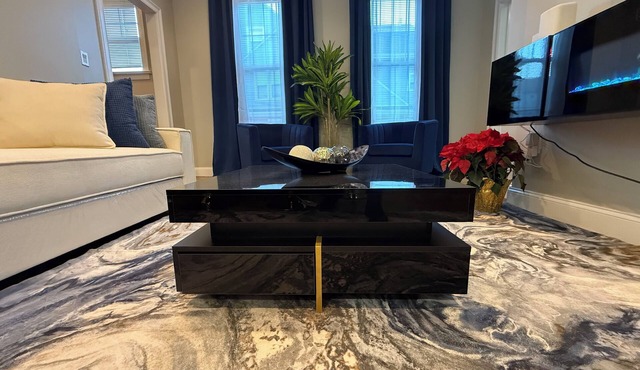 3BR Executive Suite: Extended,Relocation & Renovation Stays Pet-Friendly